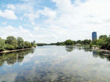 Yılan gibi Gölü, Londra