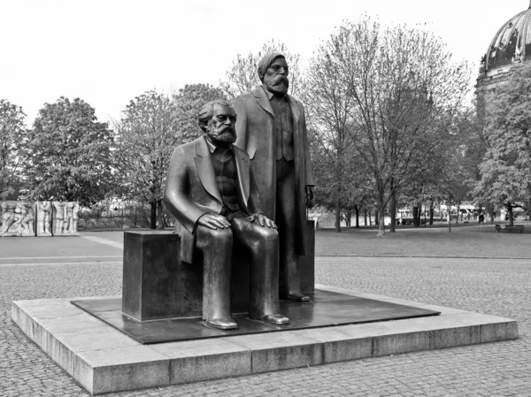 Statue du Forum Marx-Engels — Photo