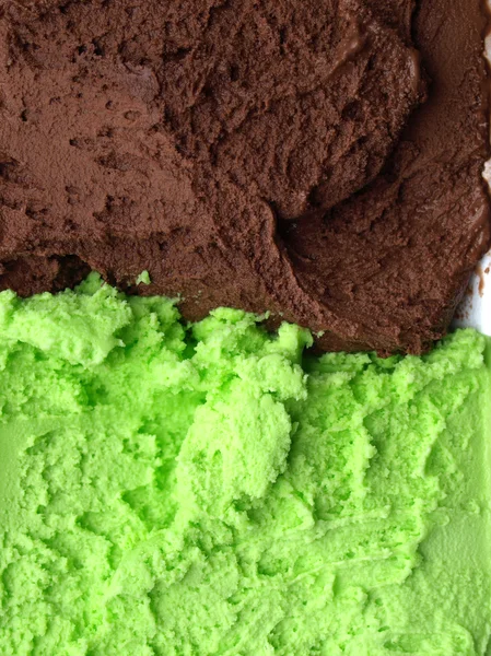 Мятное шоколадное мороженое — стоковое фото