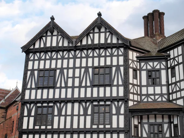 Tudor building — Stock Photo, Image