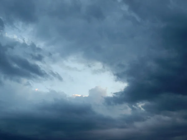 Stormachtig weer hemel — Stockfoto