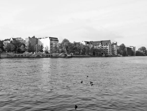 Nad rzekę Szprewę, berlin — Zdjęcie stockowe