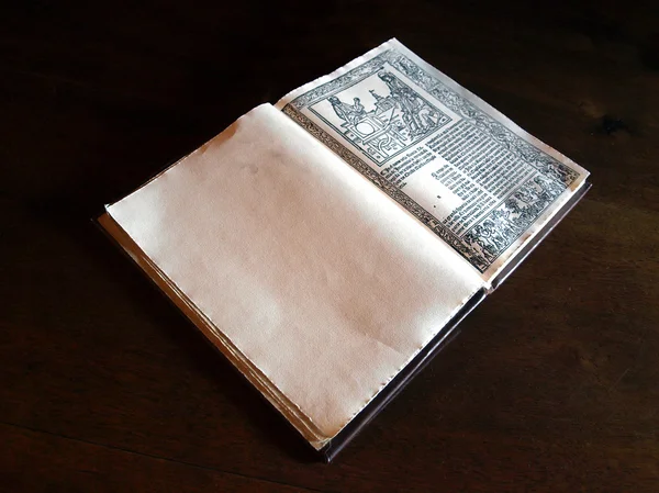 Libro antiguo —  Fotos de Stock