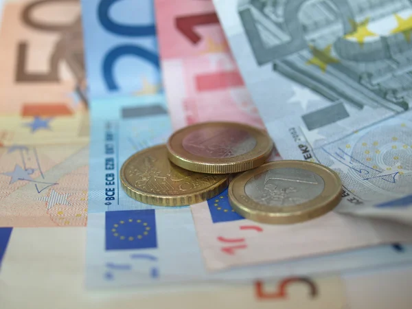 Nota e moeda em euros — Fotografia de Stock