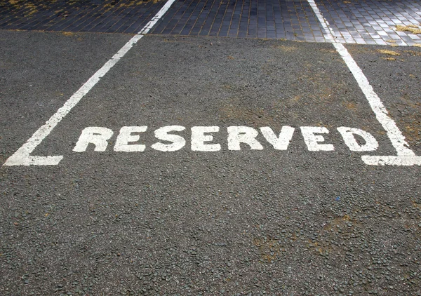 Señal de estacionamiento reservada — Foto de Stock