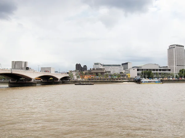 Zuidelijke oever van de rivier thames, Londen — Stockfoto