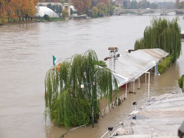 Rivier po overstroming in Turijn, Piemonte, Italië — Stockfoto