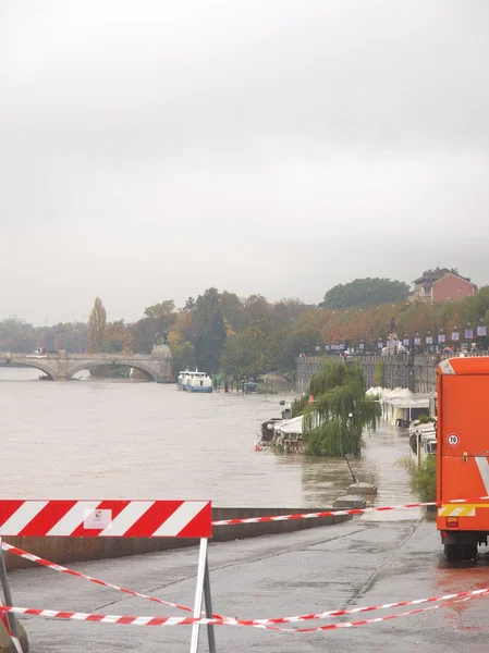 Floden po översvämning i turin, Piemonte, Italien — Stockfoto