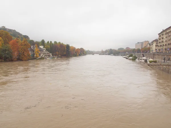 Rzeka po powodzi w Turynie, Włochy, Piemont — Zdjęcie stockowe
