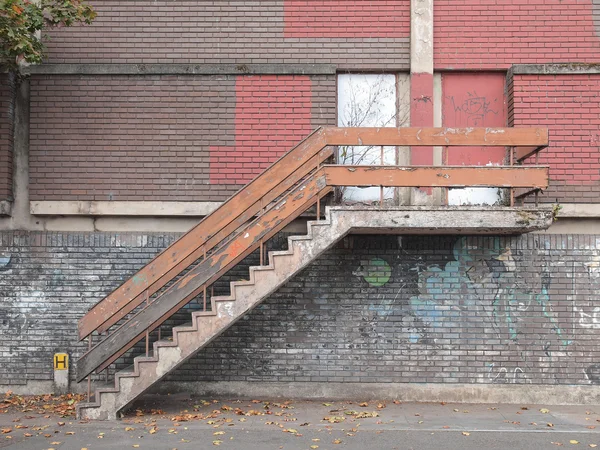 Stare schody przemysłowe — Zdjęcie stockowe