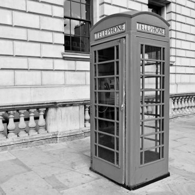 Londra telefon kulübesi