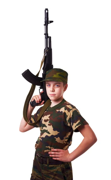 Tonåring med kalashnikov ak-47 — Stockfoto