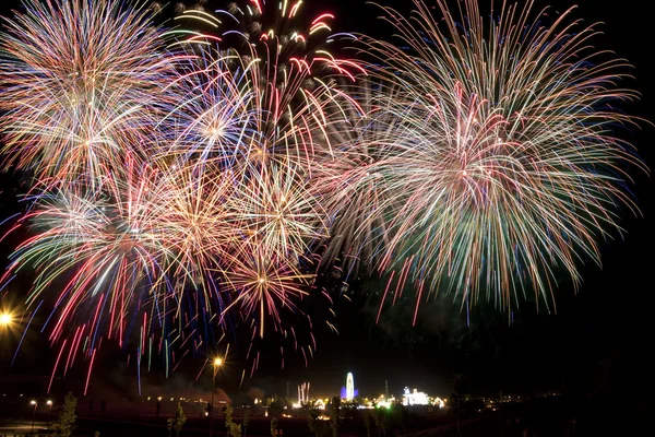 Fuochi d'artificio e fiera — Foto Stock