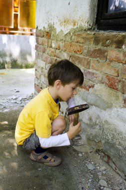 Boy çekiç ile