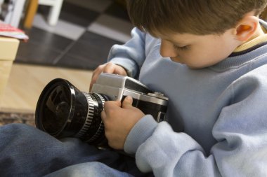 kamera ile genç çocuk