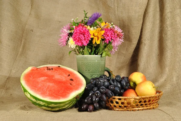 stock image The autumn flowers and fruit