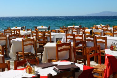 Restoran tarafından seaside, mykonos, Yunanistan.