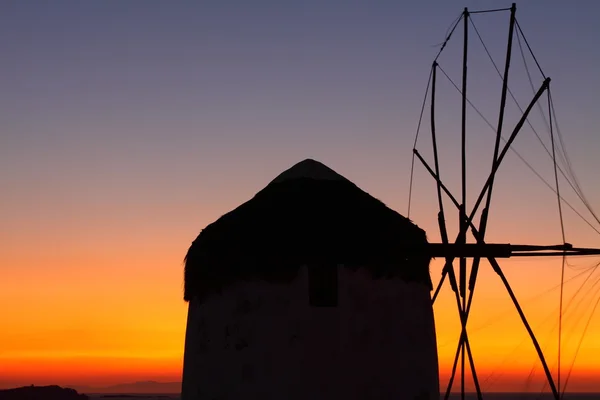 Mulini a vento di Mykonos soleggiato (Grecia, Cicladi ) — Foto Stock