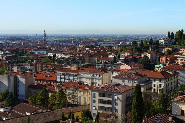 Tetti degli edifici nel centro di Bergamo. — Foto Stock