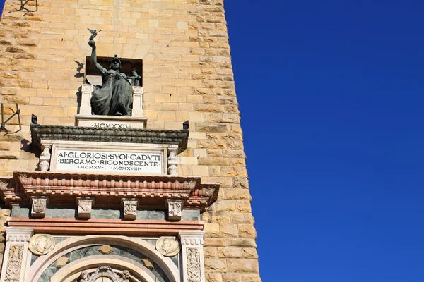 Lonceng menara bersejarah, kota tua, Bergamo, Lombardy, Italia — Stok Foto
