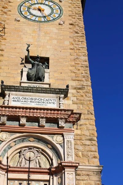 歴史的な塔の鐘, 旧市街, ベルガモ, ロンバルディア, イタリア — ストック写真
