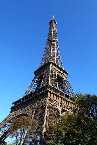 Slavná Eiffelova věž v Paříži — Stock fotografie