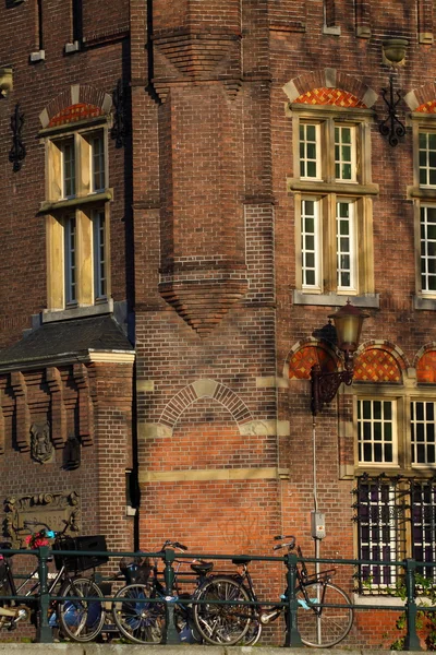 Amsterdam'da ev mimarisi — Stok fotoğraf
