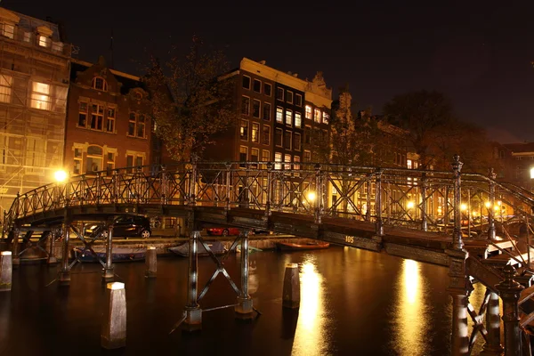 夜は、オランダのアムステルダム — ストック写真