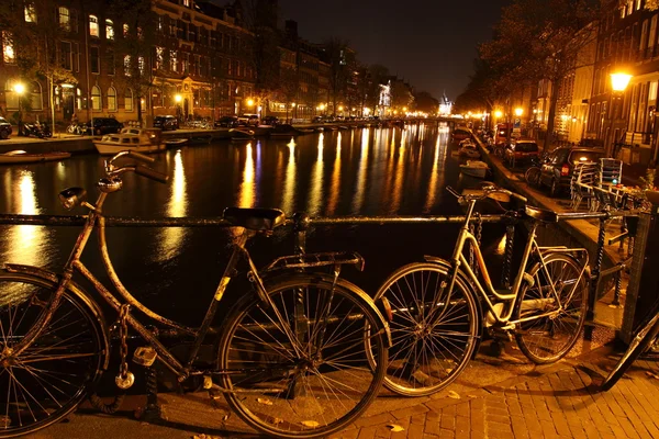 Amsterdam på natten, Nederländerna — Stockfoto