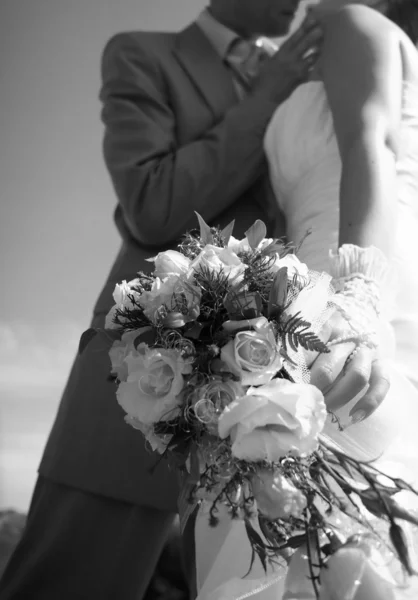 Casal atraente no dia do casamento — Fotografia de Stock