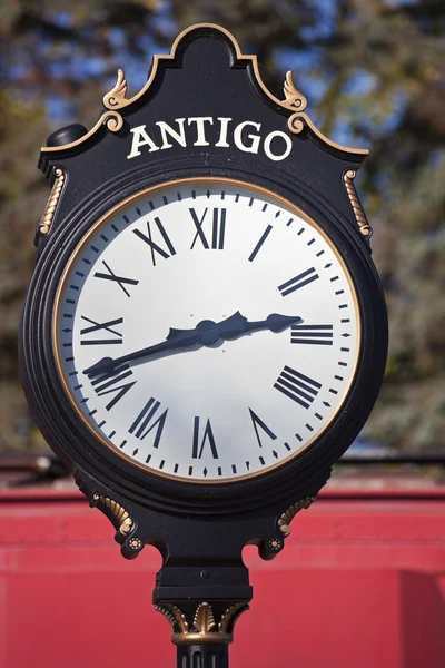 Zabytkowy zegar w mieście antigo — Zdjęcie stockowe