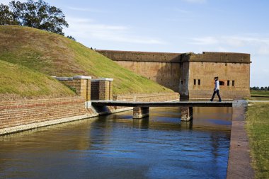 Fort pulaski yürüyen turist