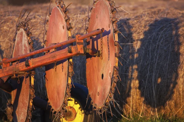 Старая сельскохозяйственная машина — стоковое фото