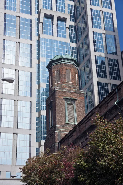 Old and new - architecture of Nashville — Stock Photo, Image