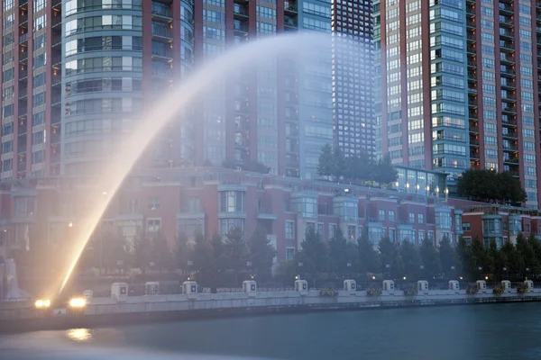 Brunnen am Fluss Chicago — Stockfoto