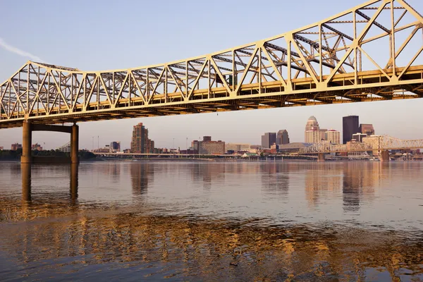 黄色桥在路易斯维尔 — 图库照片