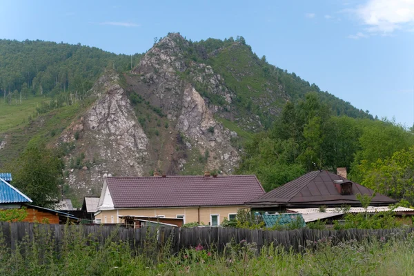 Montaña rocosa en Slyudyanka Fotos De Stock