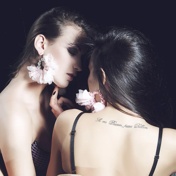 Two sexy woman kissing — Stok fotoğraf