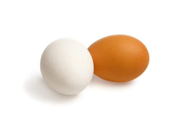 2 つの卵の白身とクリッピング パスとブラウン — ストック写真