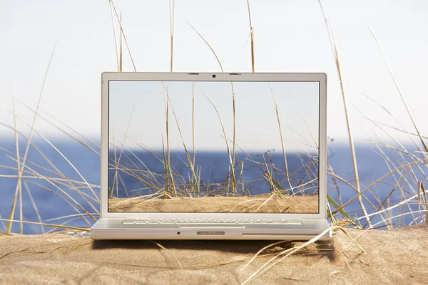 Outdoor-Laptop — Stockfoto