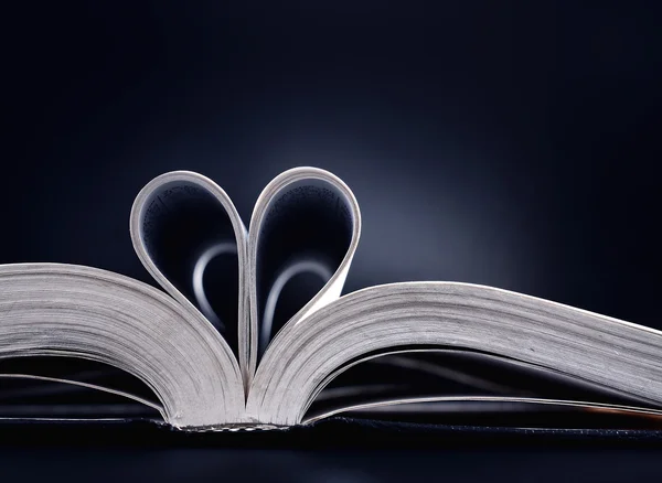 Heart shaped pages — Stock Photo, Image