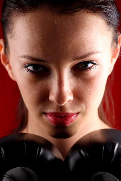 Young woman boxing — Stock Photo, Image
