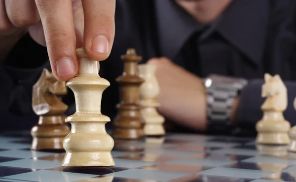 Affärsman spela schack Stockfoto