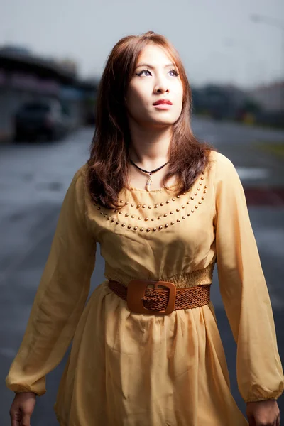 Moda uroda azjatycka dziewczyna — Zdjęcie stockowe