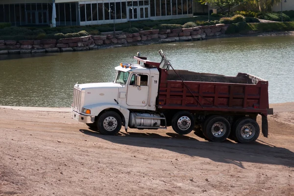 Строительный грузовик — стоковое фото