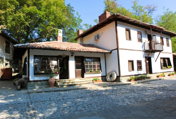 La vista de las casas en Aytos, Bulgaria — Foto de Stock