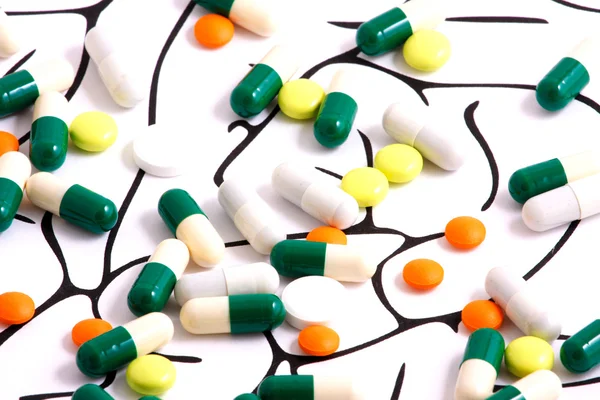 Pillen van vele vormen en kleuren gegroepeerd — Stockfoto