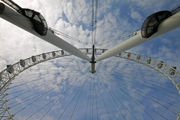 En regardant le London Eye — Photo