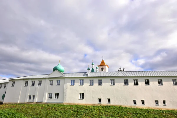 Monasterio Aleksandro-Svirskiy. Casos de la Santísima Trinidad parte de una monasta — Foto de Stock