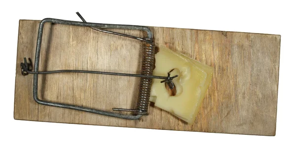 La vieja ratonera con queso sobre fondo blanco — Foto de Stock